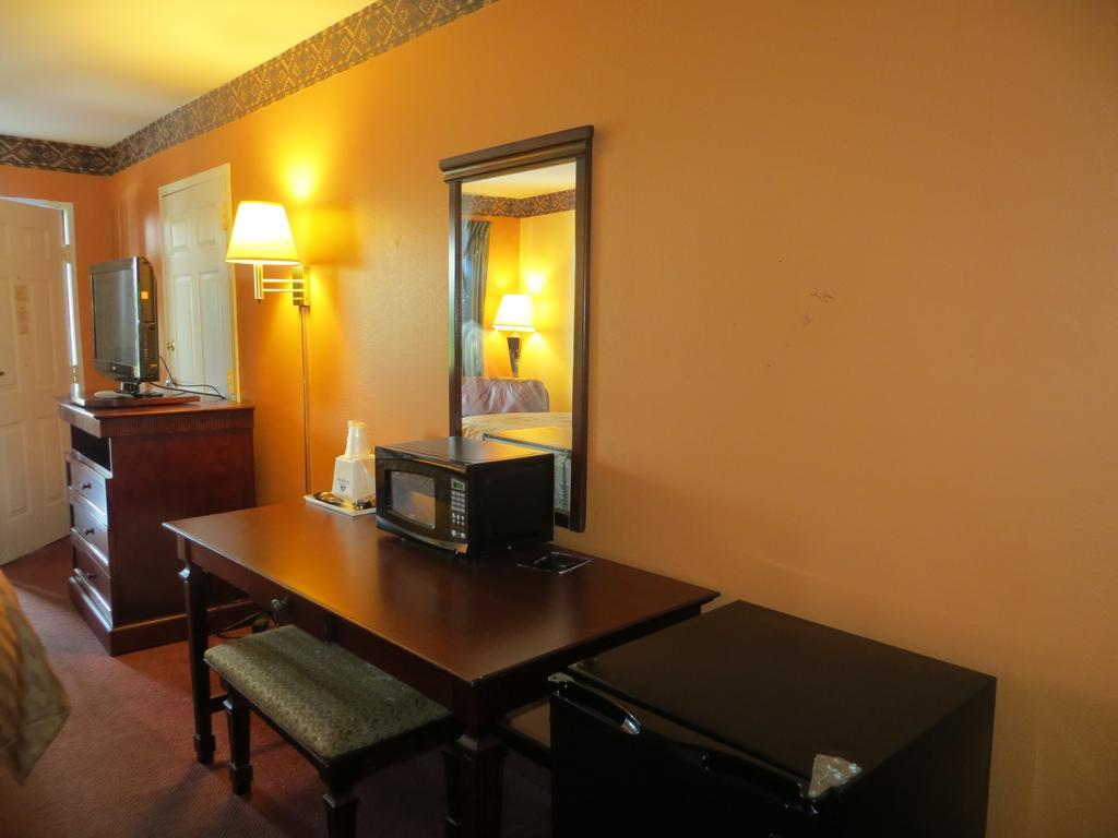 Americas Best Value Inn Ozark Kültér fotó